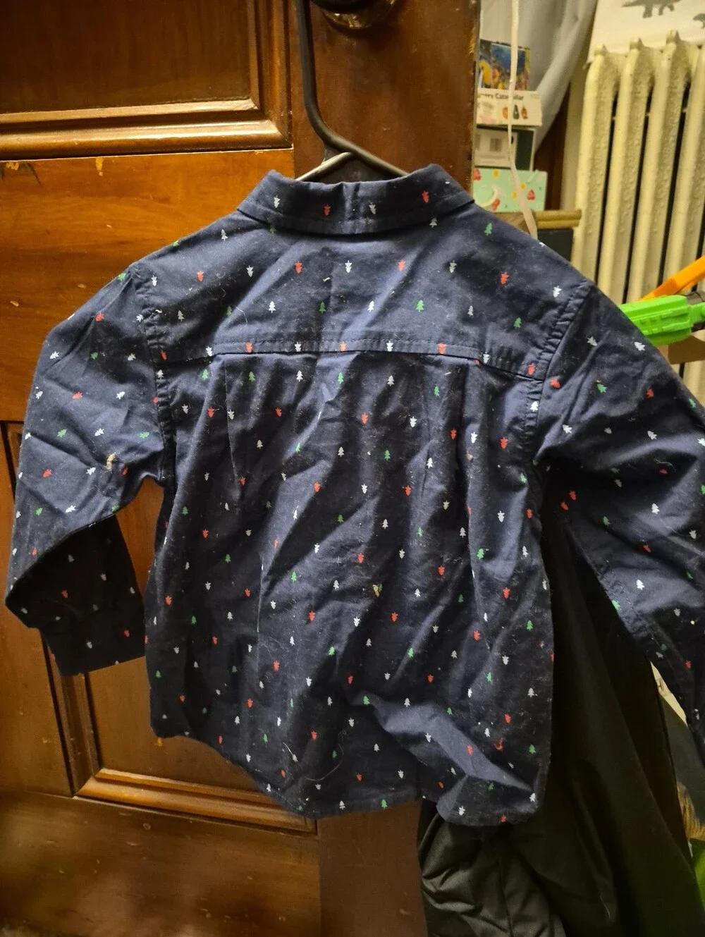2TThe Children's Place Navy Button-Down Shirt with Red, Green & White Tree Print